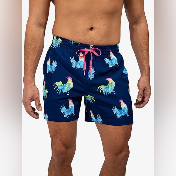 Chubbies classic swim trunks in ‘The Fowl Plays’ print. 5.5 inch inseam. NWT! - Picture 1 of 7
